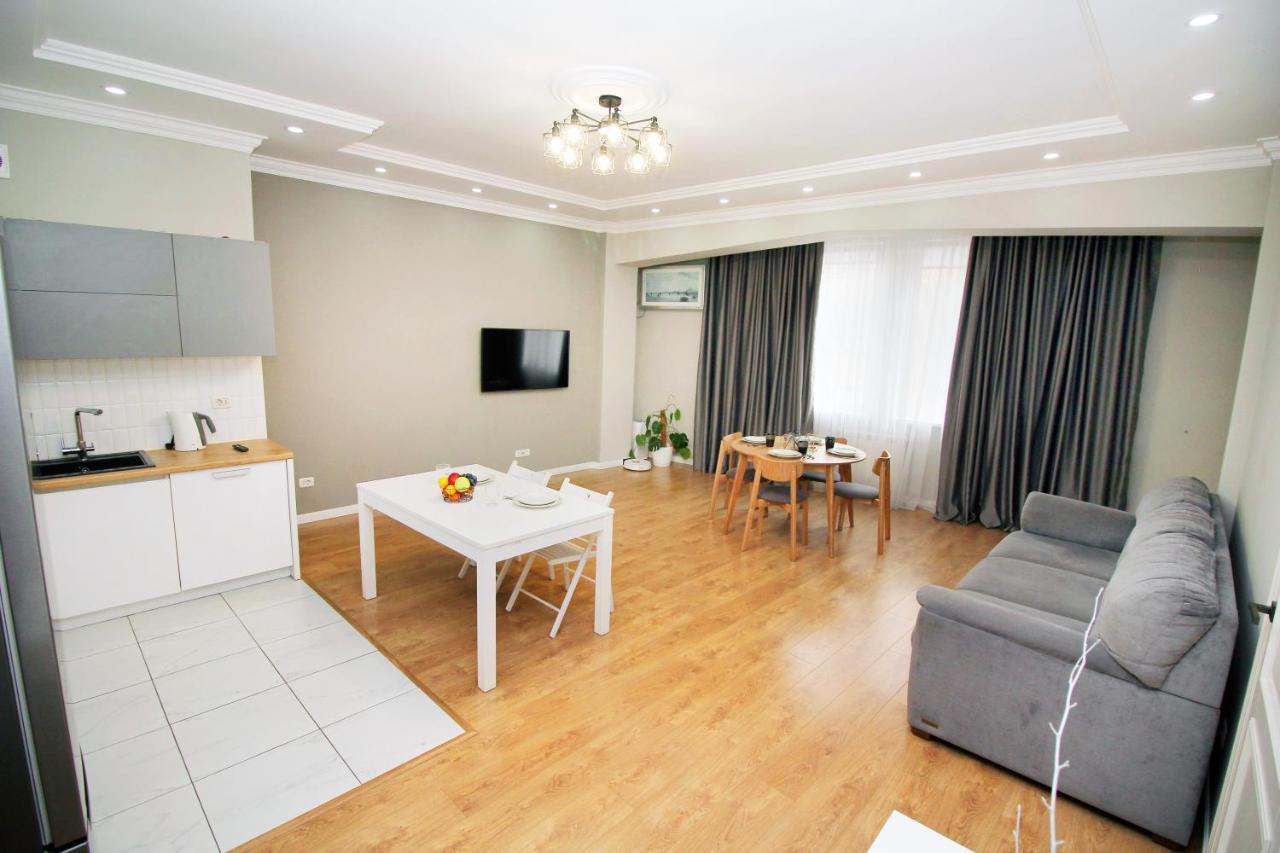 Perfect Spacious Apartment 356 Almaty Extérieur photo