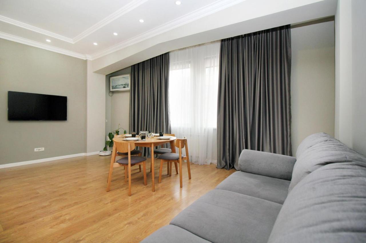 Perfect Spacious Apartment 356 Almaty Extérieur photo